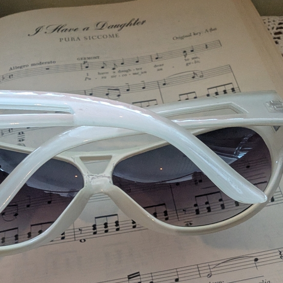 Kenzie Stylish White Aviator Sunglasses - Picture 6 of 11